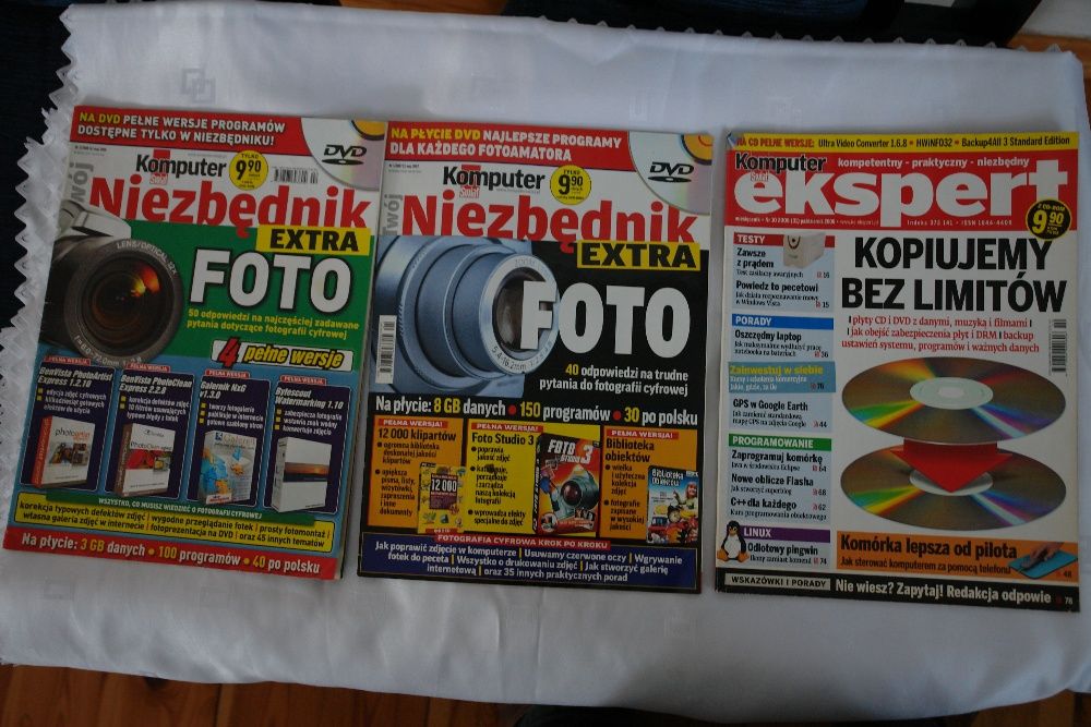 Czasopismo - Komputer Świat - 3 sztuki