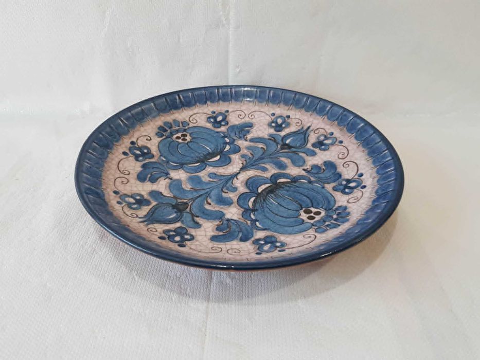 Ręcznie wykonany austriacki ścienny talerz ceramiczny sygnowany