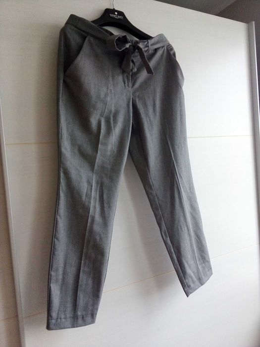 Eleganckie spodnie biznesowe Mohito