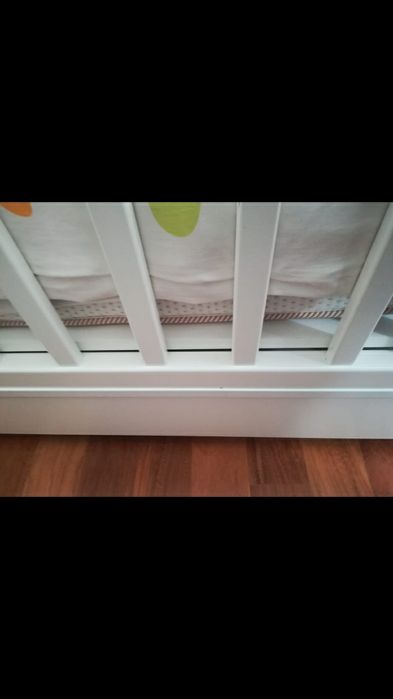 Cama, colchão e comoda de bebé até aos 3 anos - marca ALONDRA