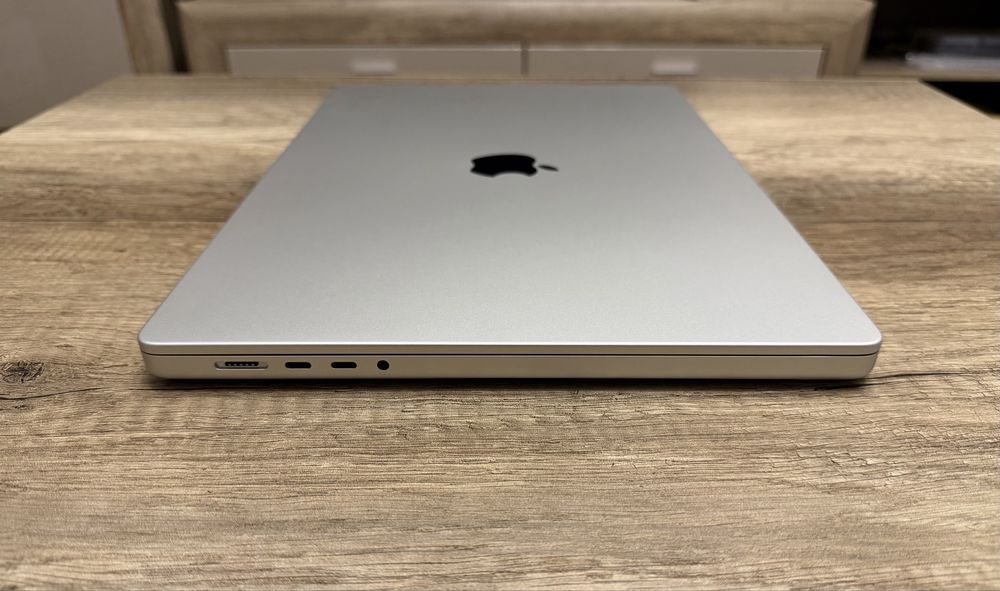 Макбук Apple MacBook Pro 16 2026 M4 Max 36/1T Silver, ИДЕАЛ, Гарантия!