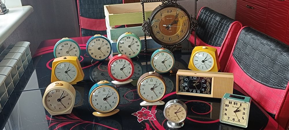 Механические часы-будильники 70-80х годов