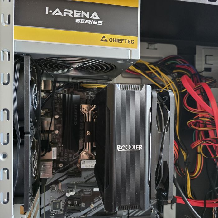 Компьютер на  i7-8700, 2х16 RAM без дисків.
