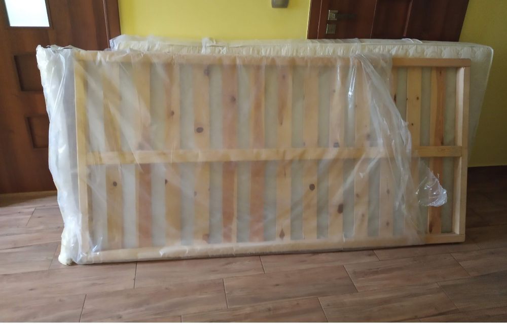 Materac z stelażem