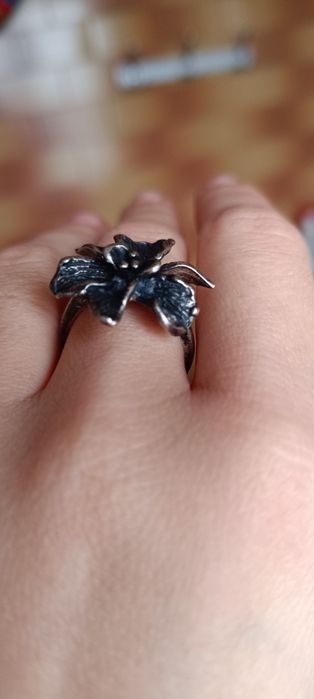 Кольцо срібло обручка  сіра магнолія