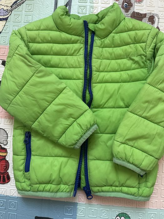 Продам куртку весна 100 грамовка