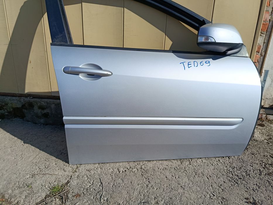 Двері передні праві код фарби TED69. Renault Laguna III (08-15)