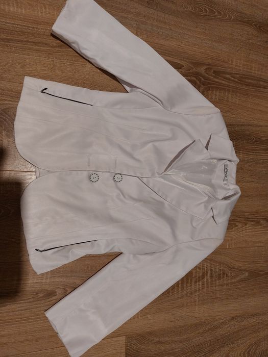 Biały żakiet satynowy rozmiar 38