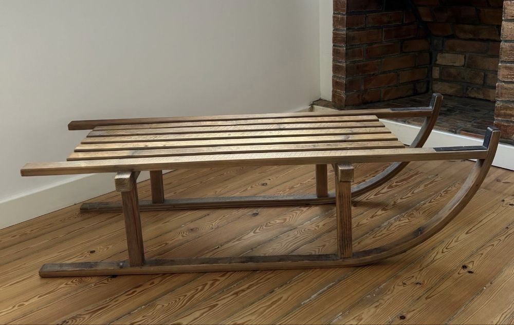 Vendo Trenó em madeira decorativo (valor negociável)