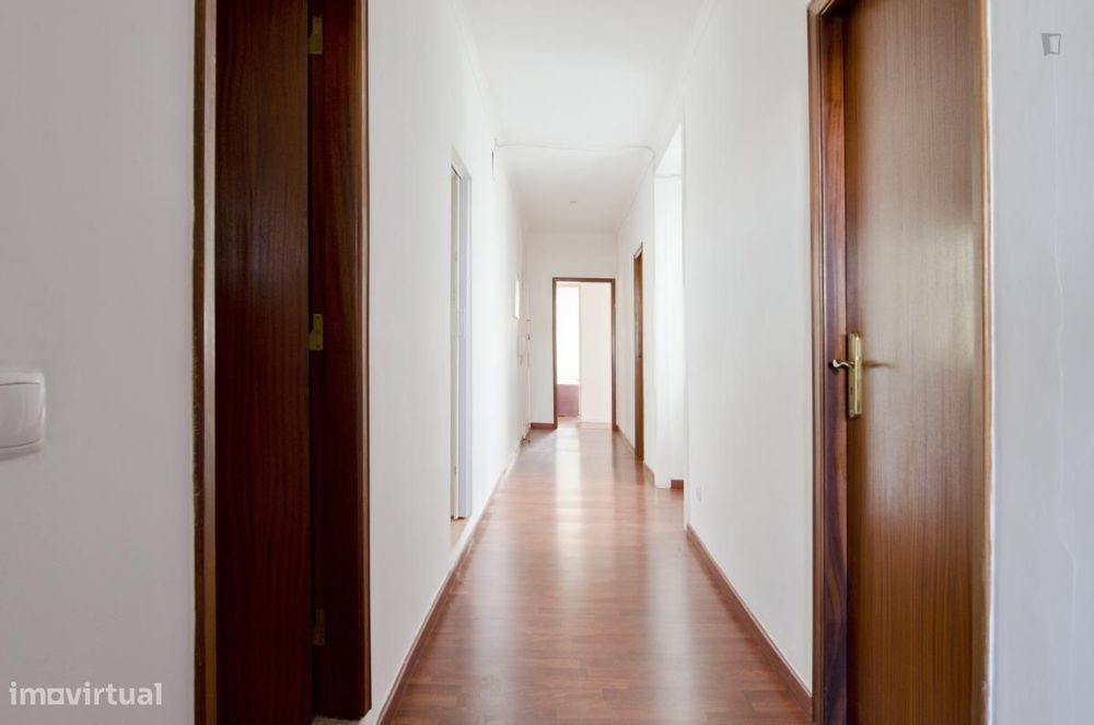 Quarto - localizado em Alcântara Lisbon