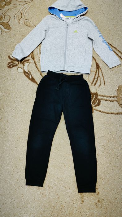 Костюм на мальчика adidas 5-6 лет 110-116 см .