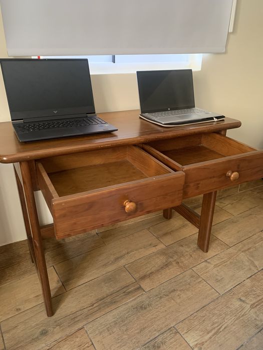 Secretaria com gavetas