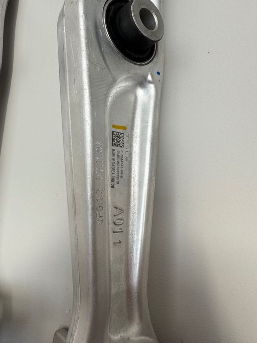 Tesla Model 3/Y новий оригінальний ричаг