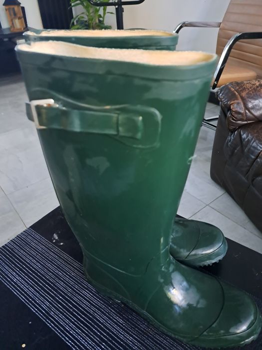 Kalosze jeździeckie. Prace przy koniach40