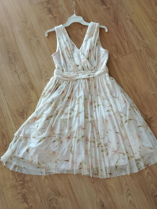 Tiulowa sukienka w kwiaty na różne okazje M/L