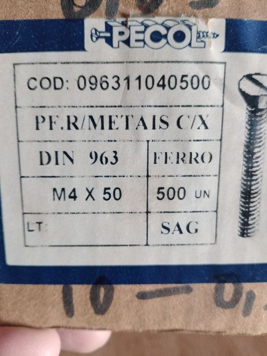 Caixa com 500 parafusos M4x50