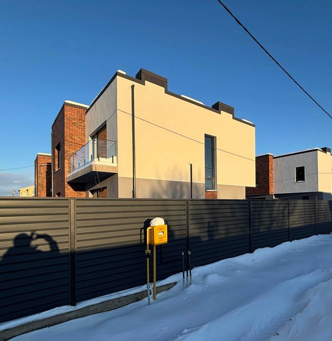 Продається БОКОВИЙ будинок (таунхаус)/Ділянка 2 сотки/Задній двір 90м2