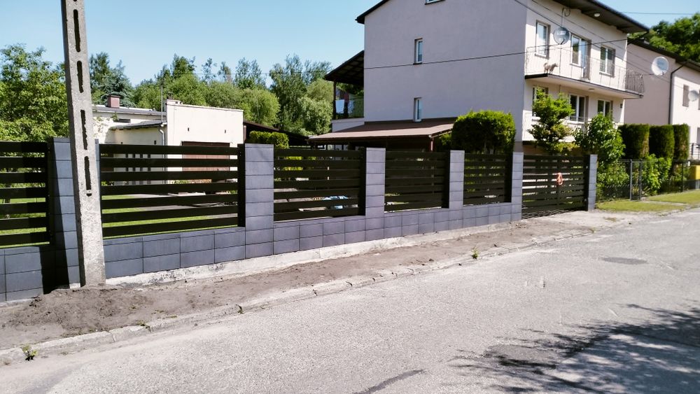 Ogrodzenia murowane, panelowe, z siatki, betonowe. Stalowe oraz alumin