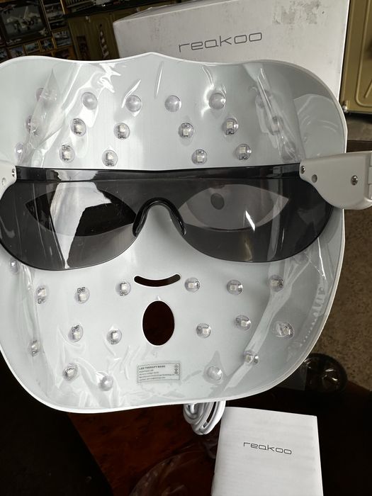 Маска для обличчя\ світлова маска LED Light Therapy Mask Reakoo