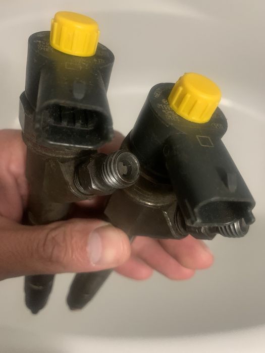 Форсунка espece laguna velsatis вприску палива 0445110084 Bosch