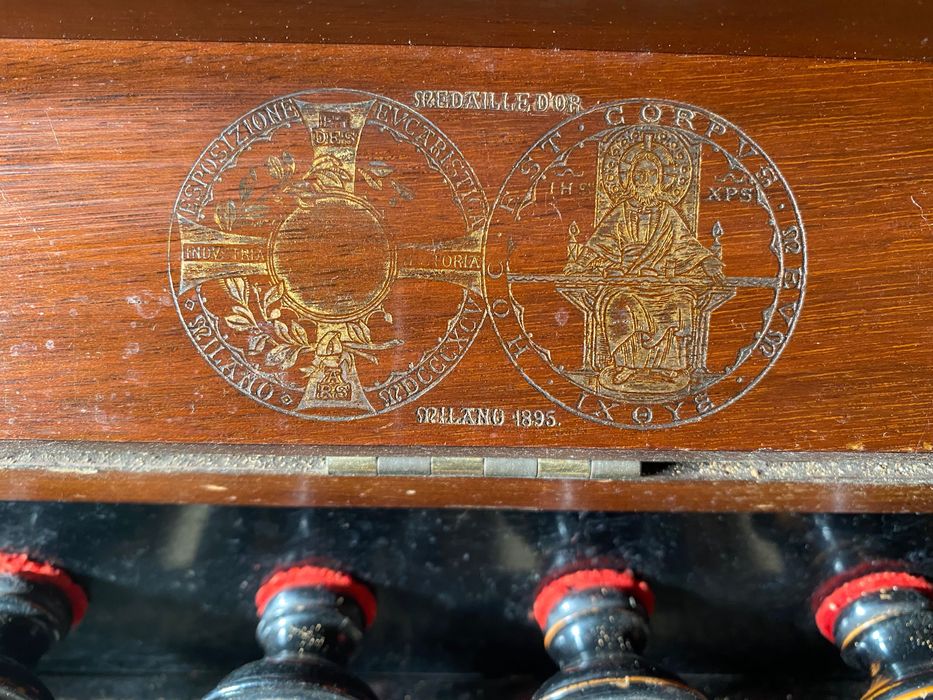 Piano / órgão antigo para venda, em madeira