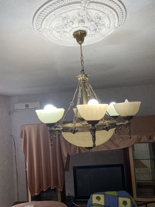 Продам люстру в зал