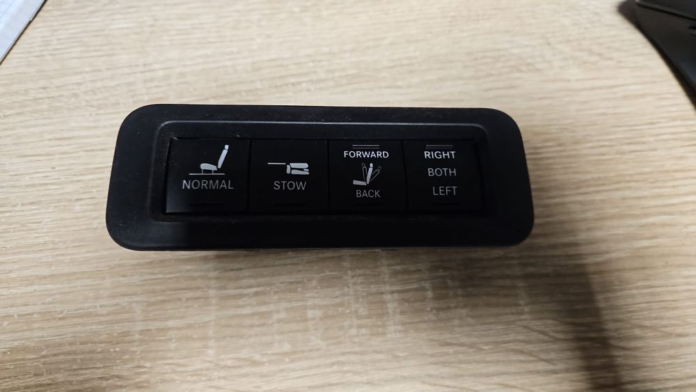 Przyciski panel fotela tył tylnych chrysler pacifica 16r. ->