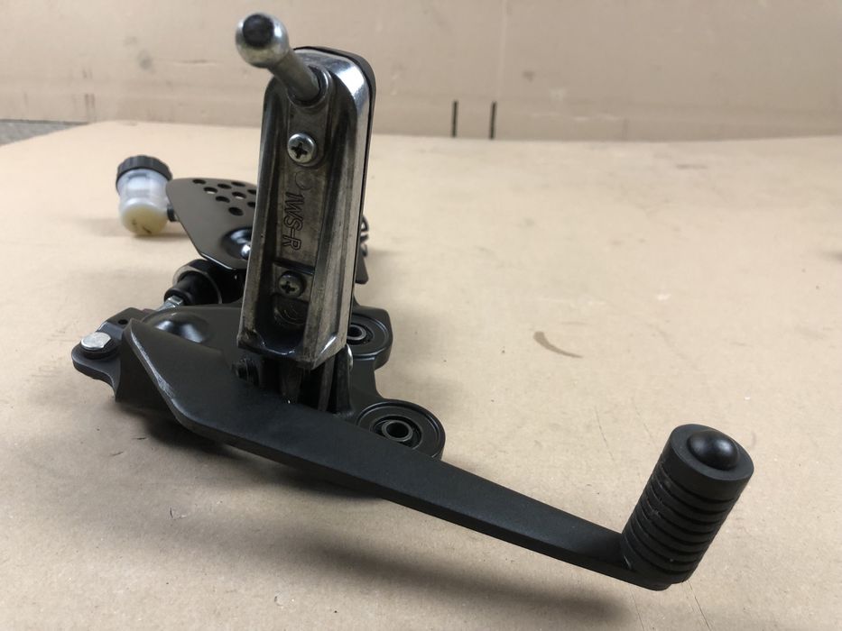 Yamaha MT07 Prawy Set Kierowcy Dźwignia Hamulca Pompa Podnóżek Przód