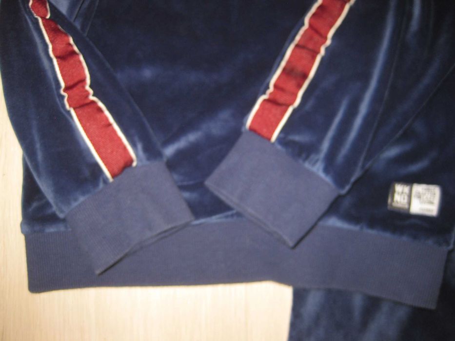 6-7 років, велюровий спортивний костюм синього кольору з лампасами