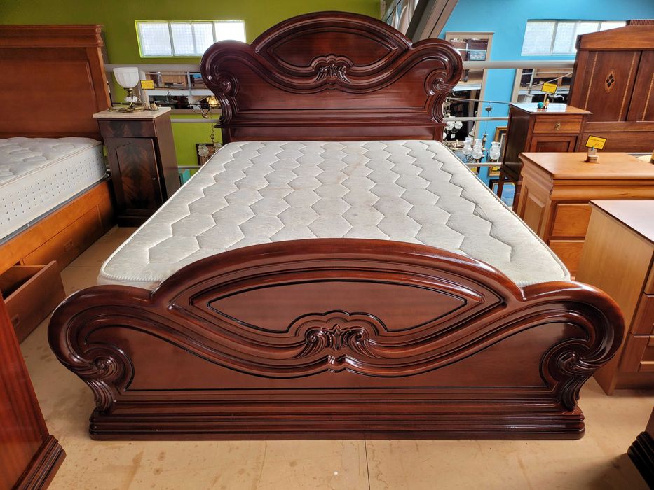 Bed with base and mattress - Good overall condition
