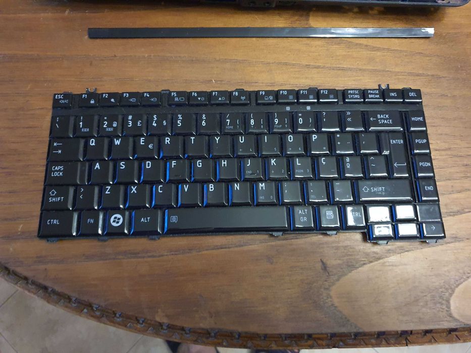 Peças para portátil Toshiba Satellite A300-1ID - Porto