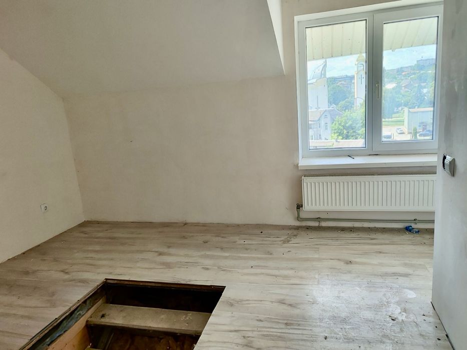 Продається 4-кімнатна 2-рівнева квартира в новобудові . Чортків