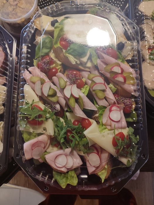 Organizujemy catering, zimny bufet imprezy okolicznościowe itp.