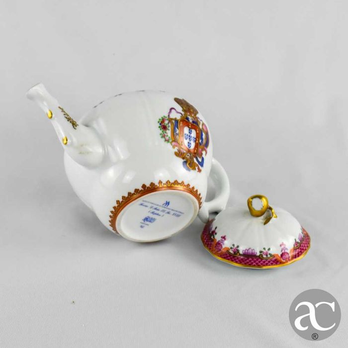 Bule em porcelana NG, Serviço D. Pedro III, séc. XVIII (Réplica)