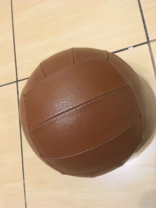 Волейбольний шкіряний  м'яч