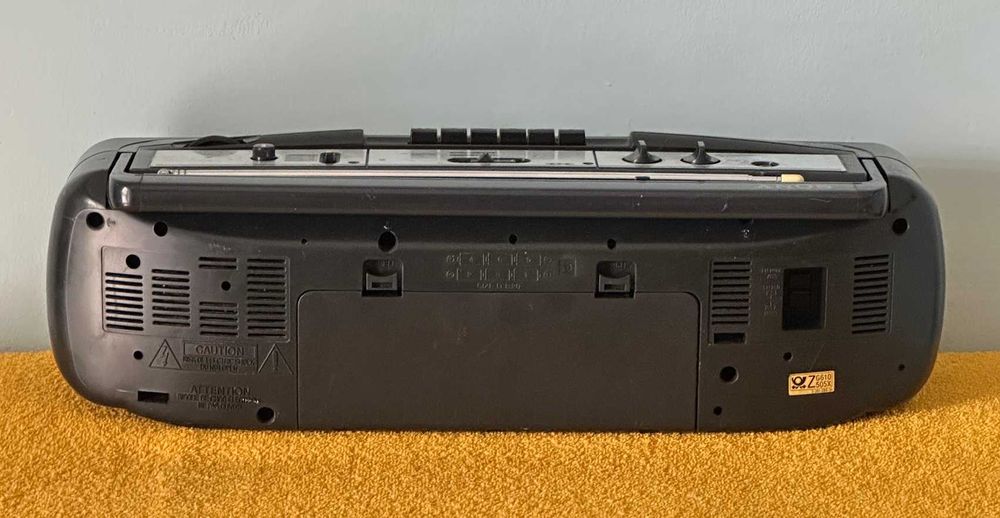 Radio-magnetofon stereofoniczny SONY CFS-201 w 100% sprawny