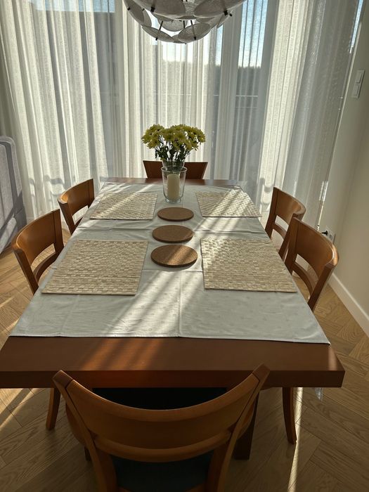 Paged stół z krzeslami