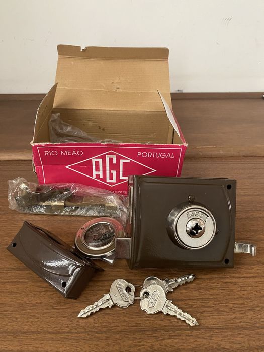 Fechadura Nova 3 chaves