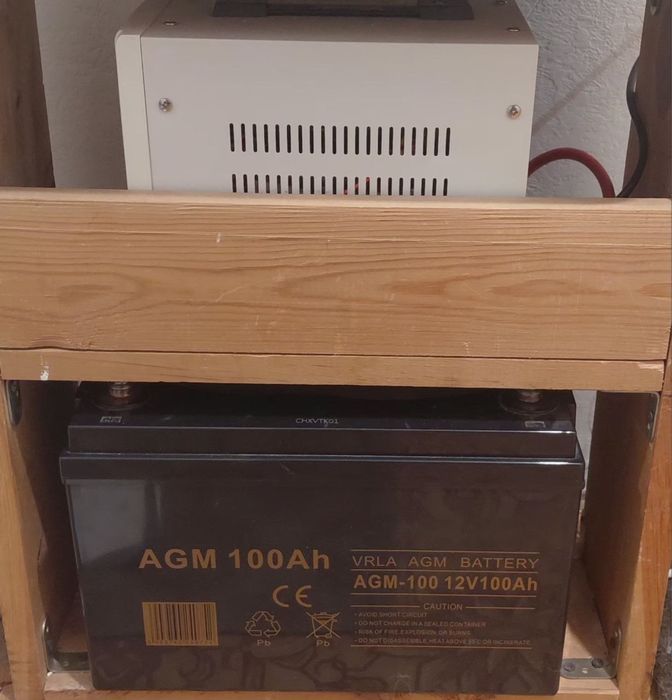 Продам комплект резервного живлення  VOLT POLSKA SINUS PRO 800 + АКБ AGM 100 Ah 12.