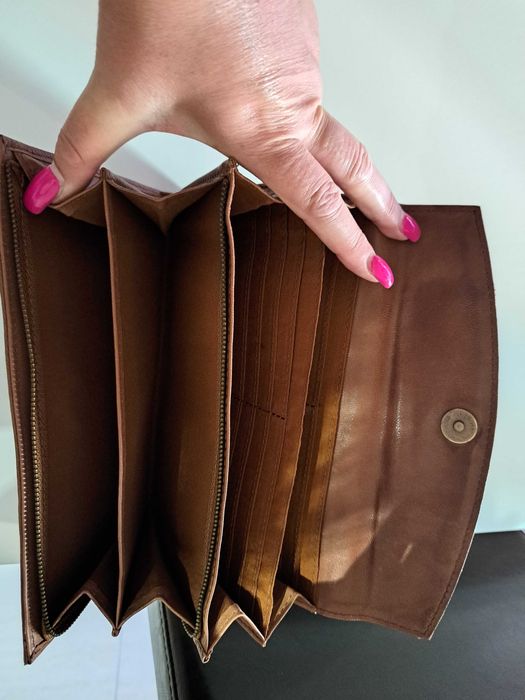 Carteira Castanha da Salsa em pele com muita arrumação