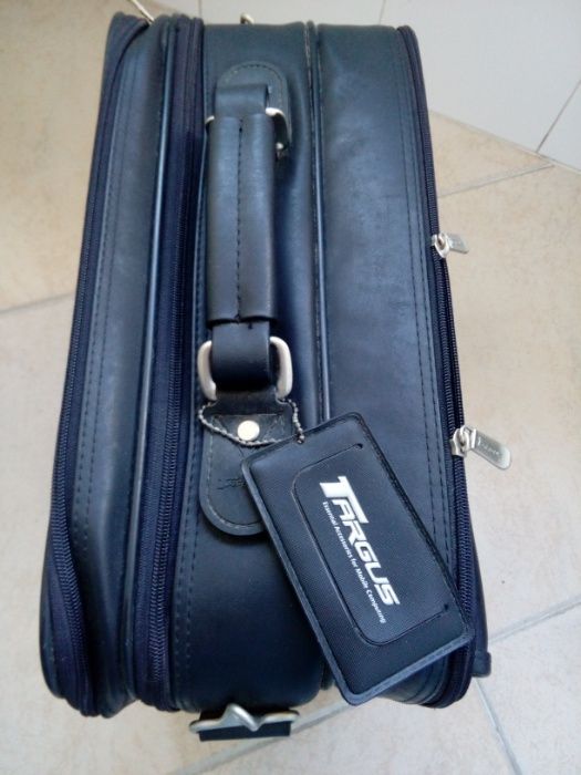 Mala nova em pele Portatil TARGUS