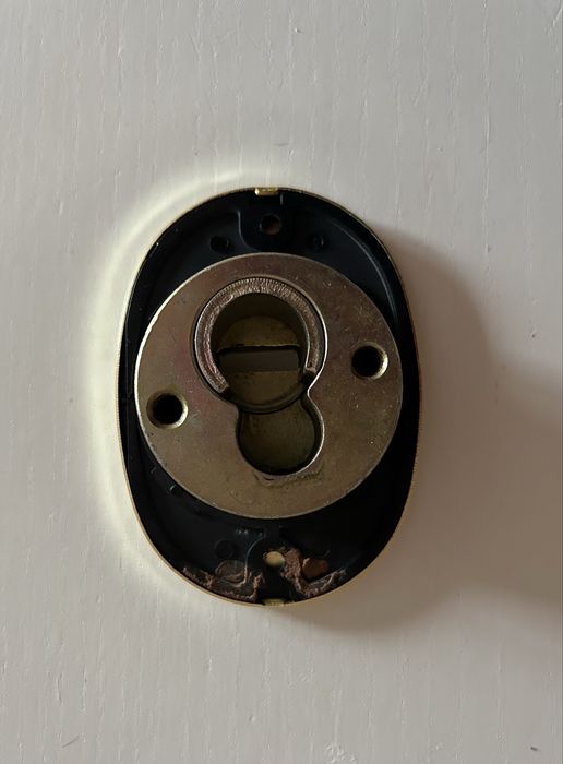 Espelho e proteção para fechadura