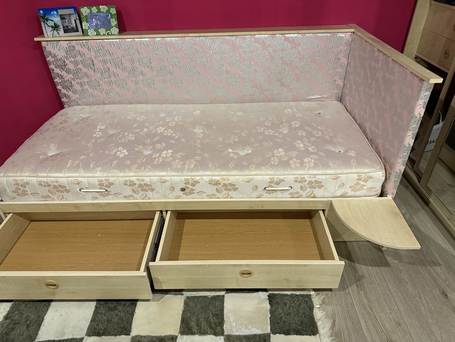 Продам ліжко , практично нове