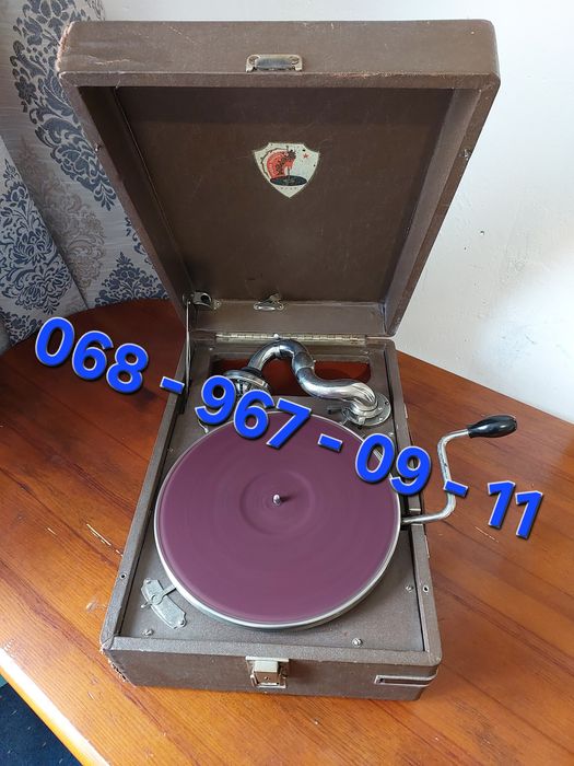 Патефон ПТ-3 проигрователь виниловых пластинок механический.