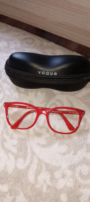 Okulary oprawki firmy Vogue zestaw z etui
