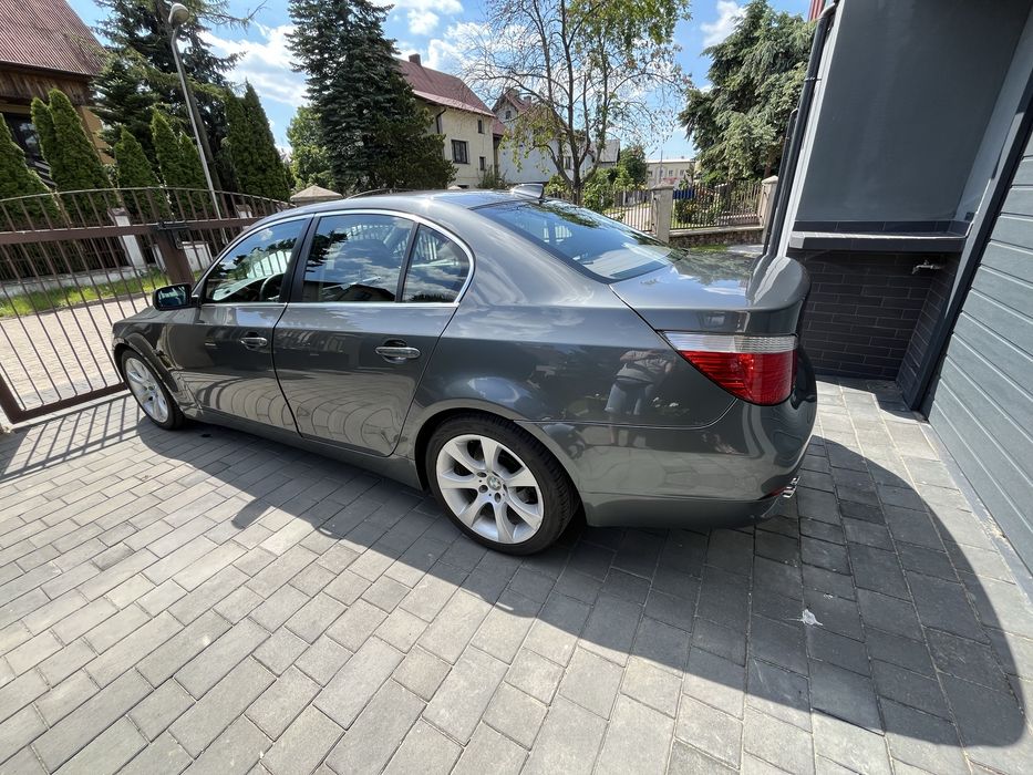 BMW e60 530i.