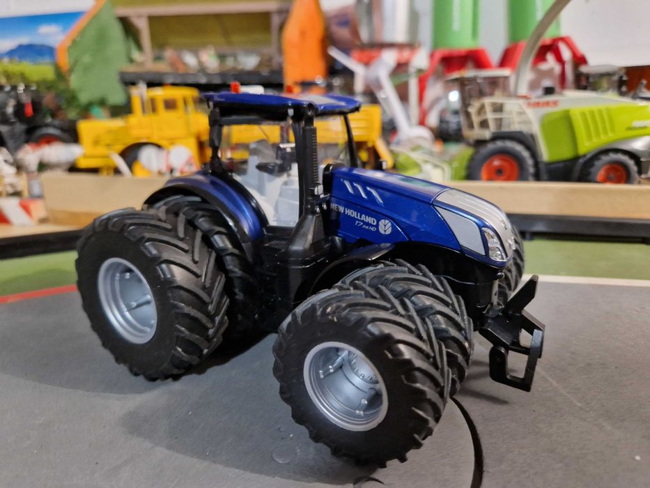 Siku Control 6738 New Holland T7.315 z kołami bliź