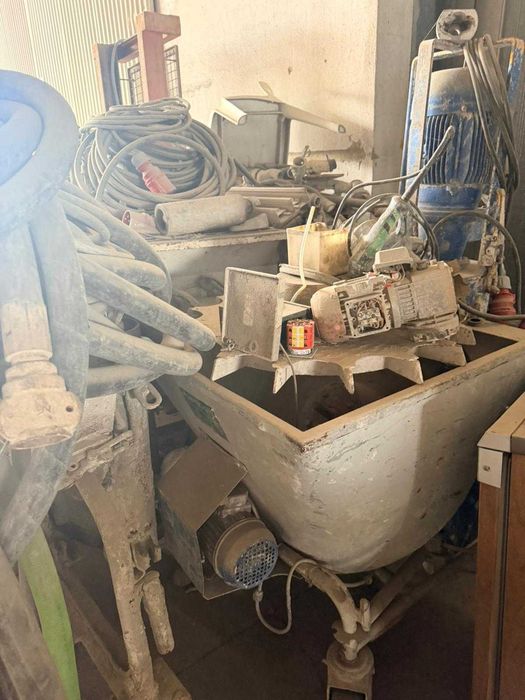 Vende-se Máquina de projetar reboco e estuque