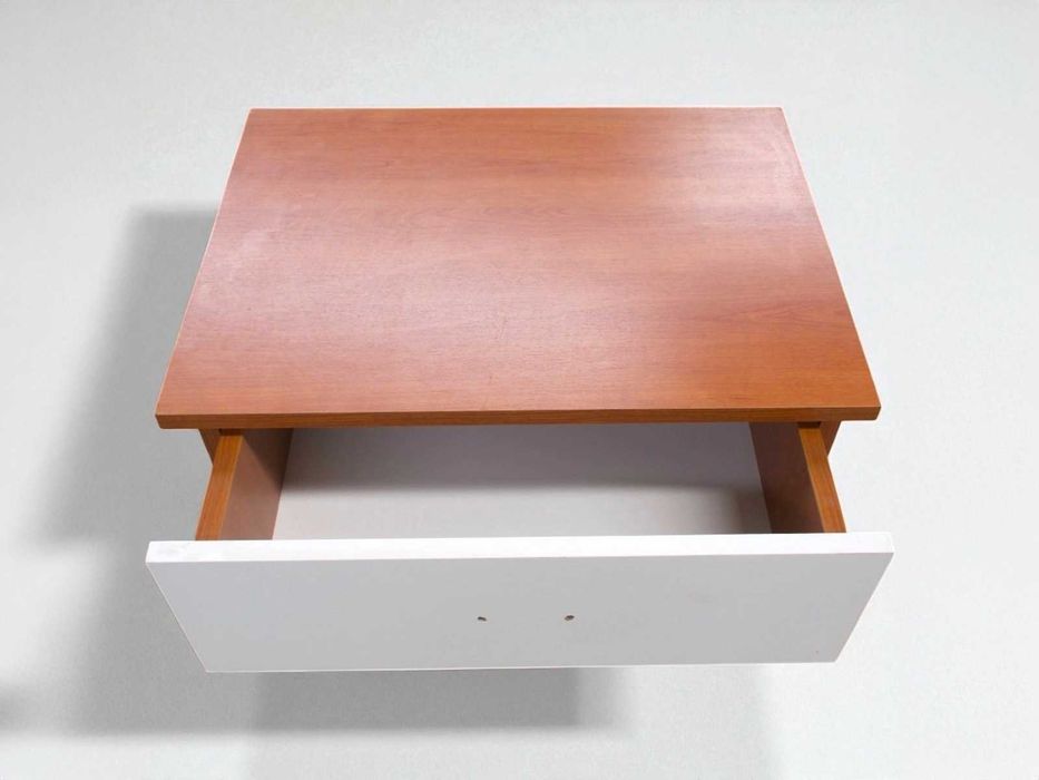 Mesa de Cabeceira em Cerejeira com Gaveta Branca – Com Defeito