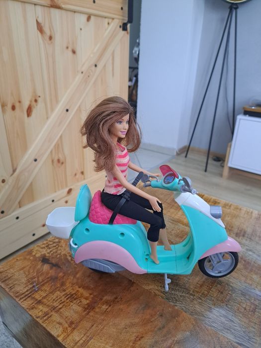 Barbie na motorze